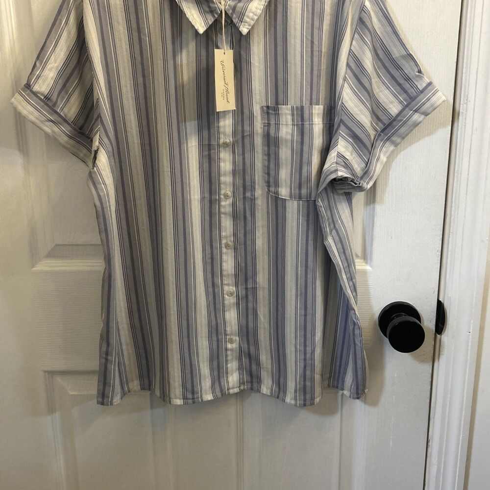 NWT Universal Thread Women’s Blue Striped Button Down Short Sleeve Shirt Size L - Picture 3 of 16